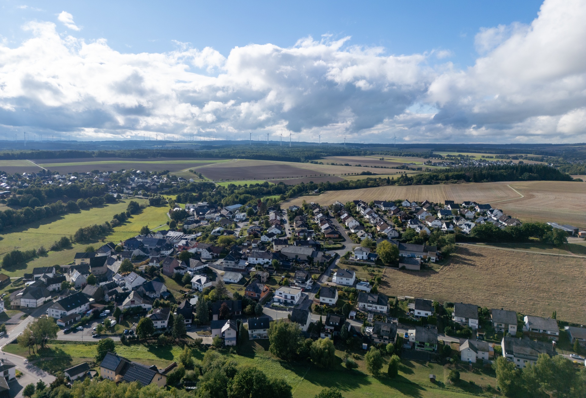 Blick auf die Ortsgemeinde Kümbdchen von einer Drohne