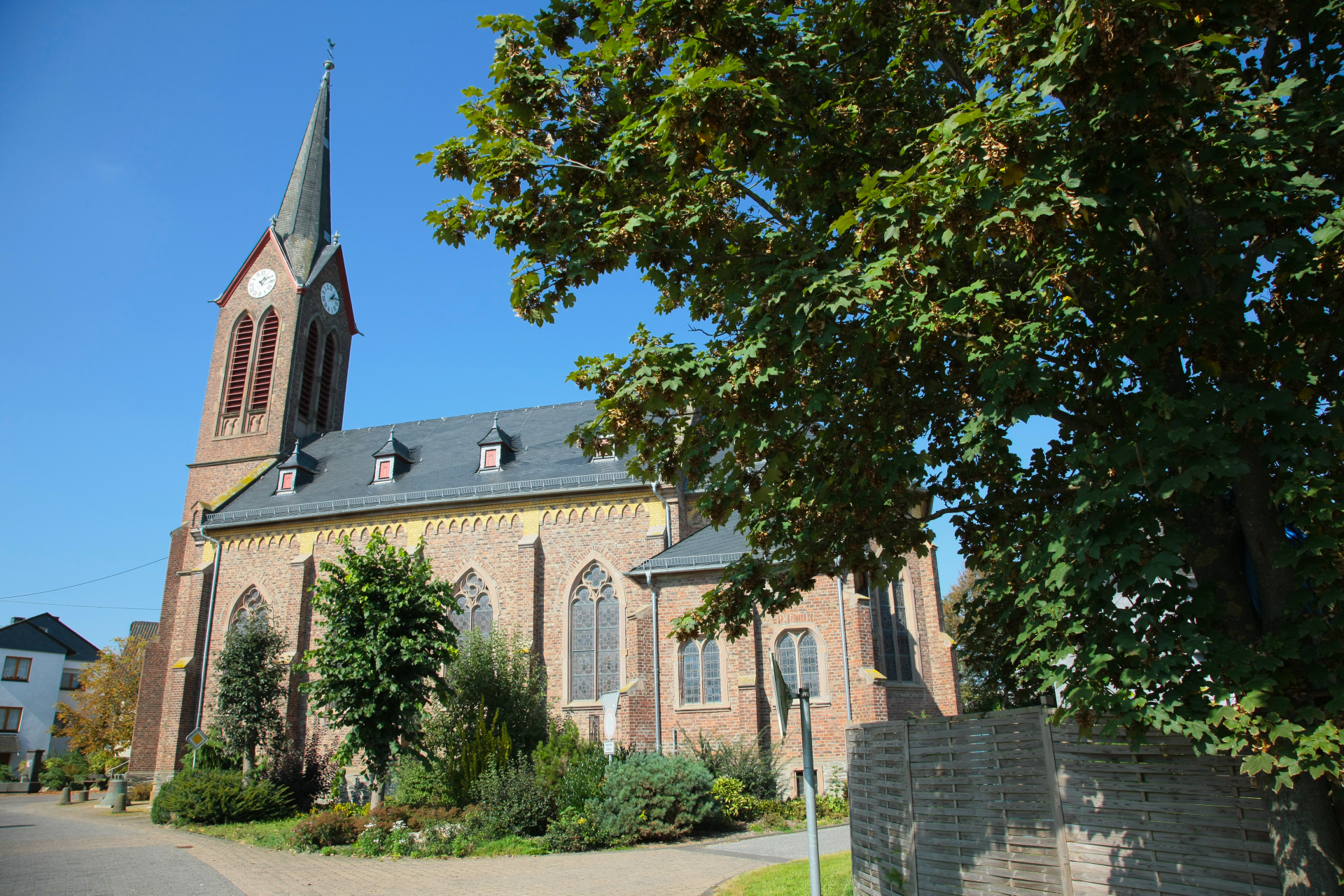 Ausblick der Kirche der Ortsgemeinde Rayerschied