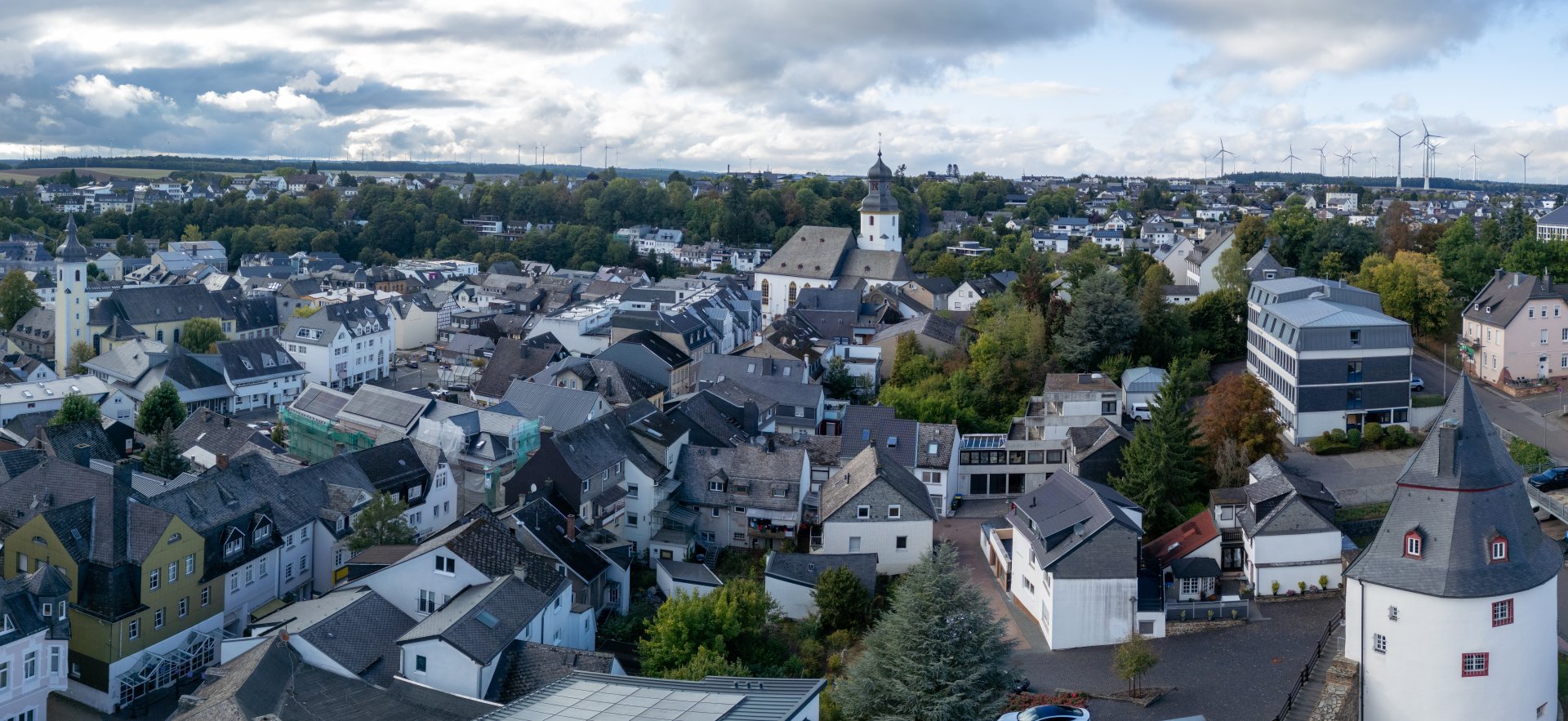 Drohnenaufnahme über der Innenstadt von Simmern
