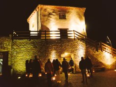 Muufel Tour durch Simmern mit mehreren Gästen bei Dunkelheit