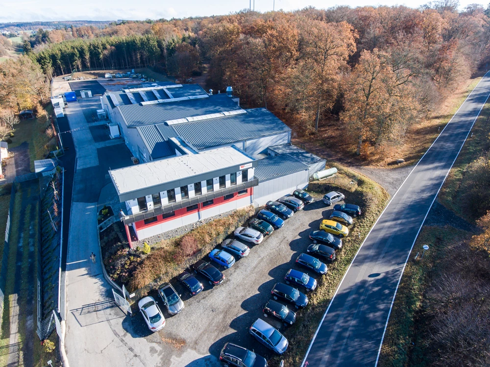 Ausschnitt des Gebäudes der Polyesterverarbeitung